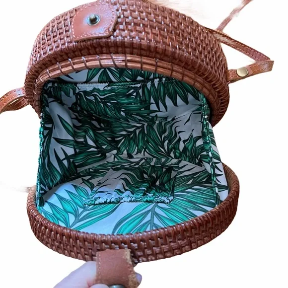 Round woven brown wicker purse bag green lining - Picture 3 of 3